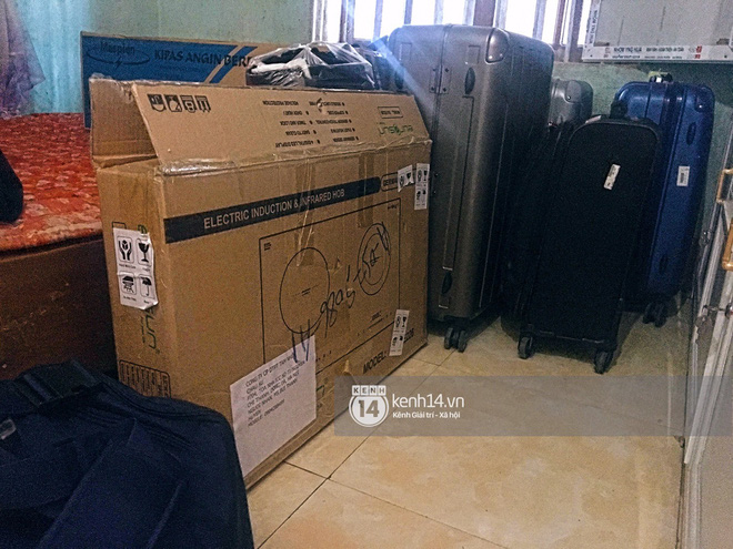 Anh em Tiến Dũng U23 về nhà ăn Tết, mua tivi mới cho gia đình vì muốn chúng con đá ở đâu, bố mẹ cũng có thể nhìn thấy